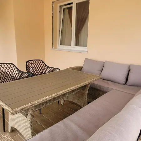 Rosa Apartment